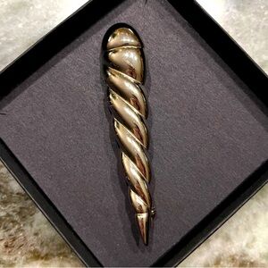 Vintage 80s spiral brooch